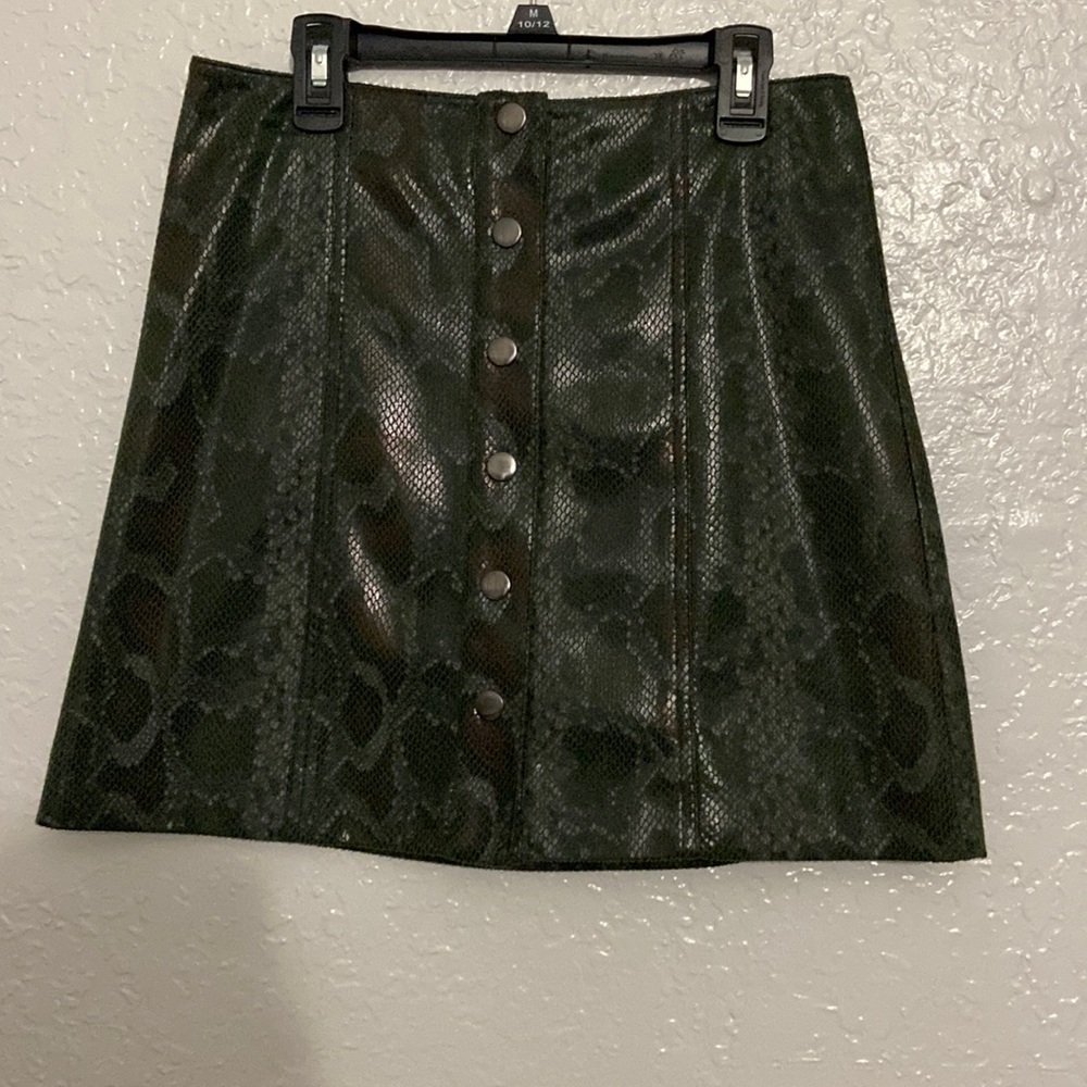 1 State Green Short Skirt